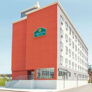 La Quinta Inn & Suites Far Rockaway - Beach Hotel